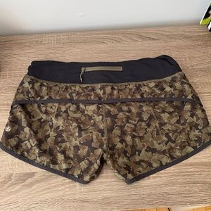 Lulu Lemon Speed Up short size 8